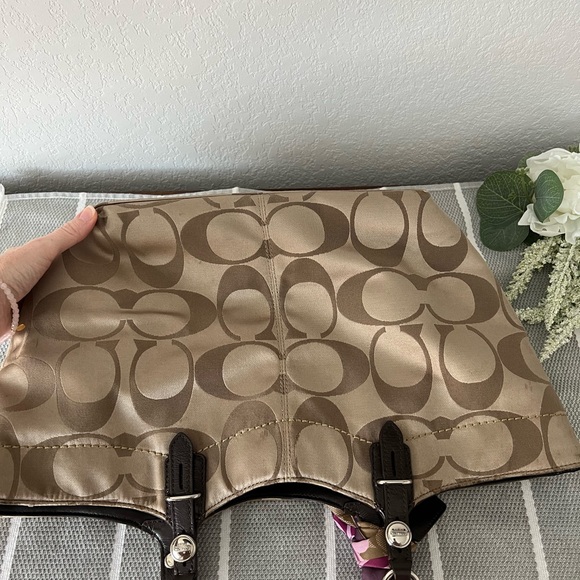 Coach purse with classic C - Picture 9 of 9